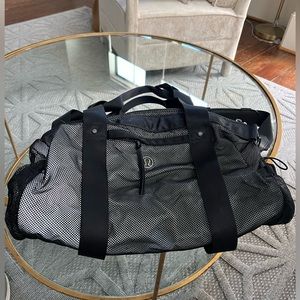 Like new lululemon gym bag